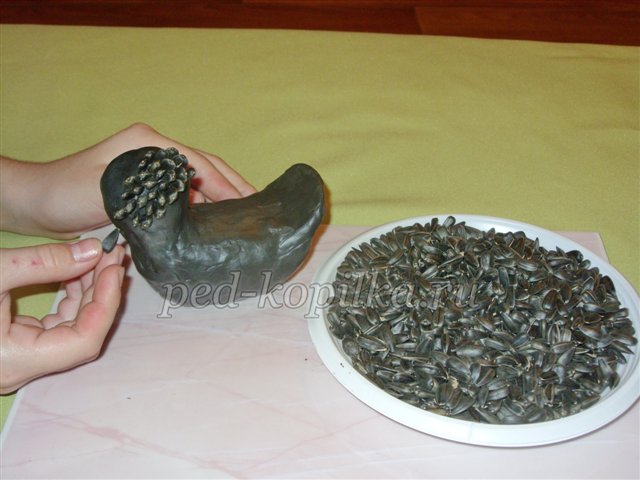 Поробка з природного матеріалу Курочка Чорнушка