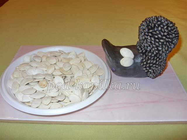 Поробка з природного матеріалу Курочка Чорнушка