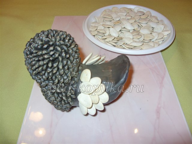 Поробка з природного матеріалу Курочка Чорнушка