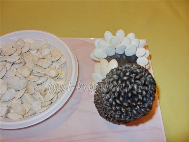 Поробка з природного матеріалу Курочка Чорнушка