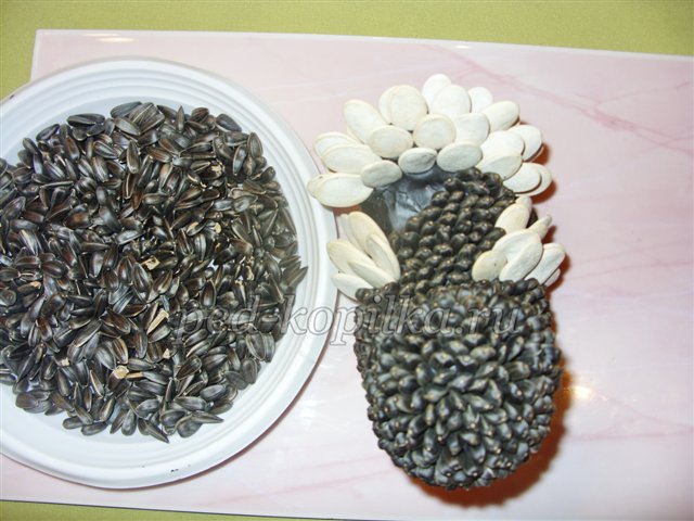 Поробка з природного матеріалу Курочка Чорнушка