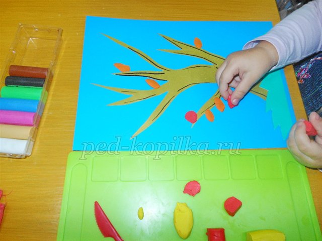 Дрібничка дерево восени