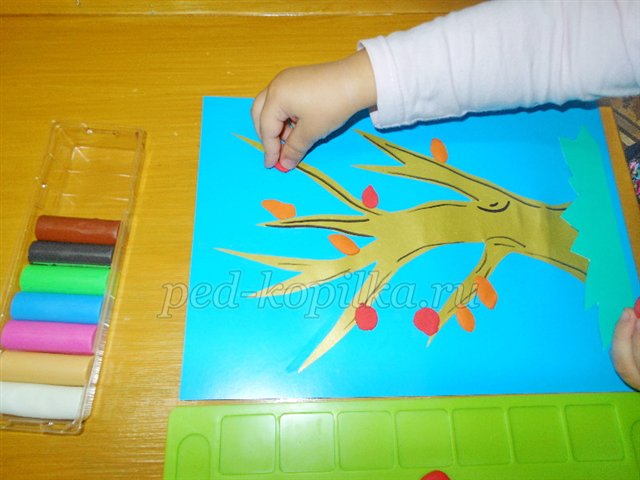 Дрібничка дерево восени