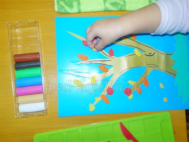 Дрібничка дерево восени