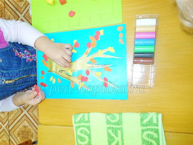 Дрібничка дерево восени