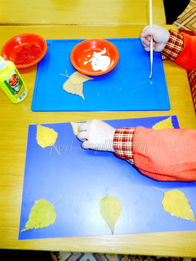 Аплікація з осіннього листя для дітей раннього дошкільного віку