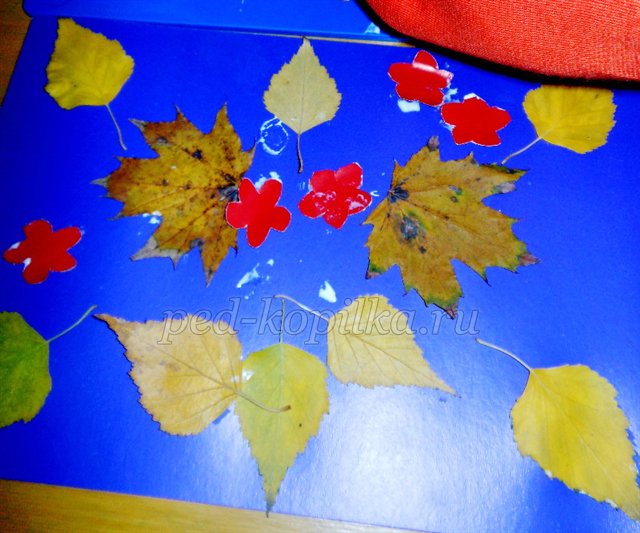 Аплікація з осіннього листя для дітей раннього дошкільного віку