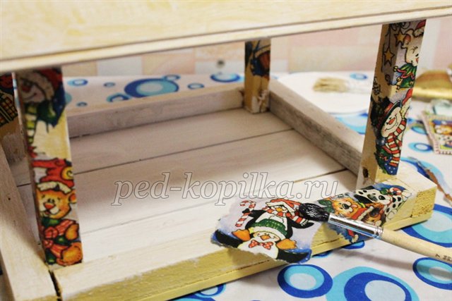 Годівниця для птахів у техніці декупаж Годівниця для птахів у техніці декупаж