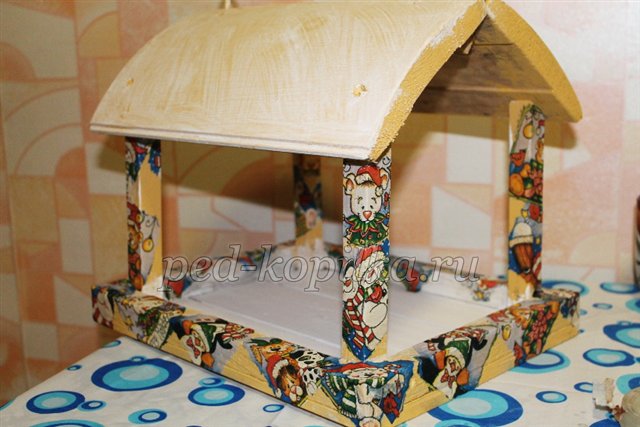 Годівниця для птахів у техніці декупаж Годівниця для птахів у техніці декупаж