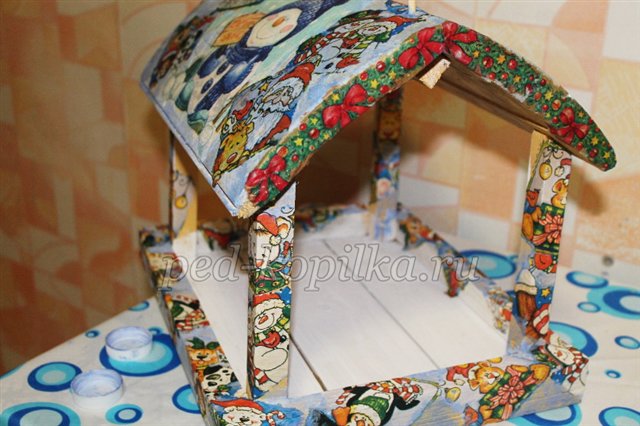 Годівниця для птахів у техніці декупаж Годівниця для птахів у техніці декупаж