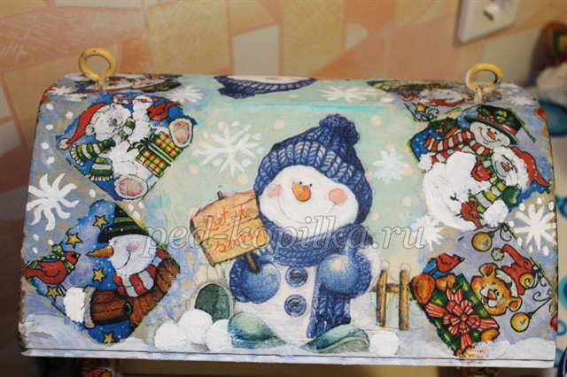 Годівниця для птахів у техніці декупаж Годівниця для птахів у техніці декупаж