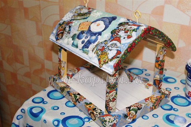 Годівниця для птахів у техніці декупаж Годівниця для птахів у техніці декупаж