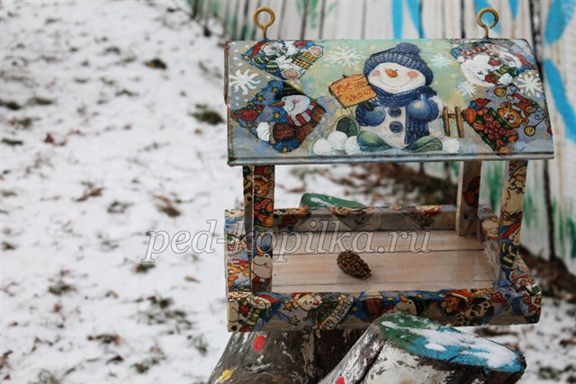 Годівниця для птахів у техніці декупаж Годівниця для птахів у техніці декупаж