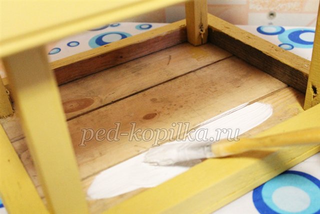 Годівниця для птахів у техніці декупаж Годівниця для птахів у техніці декупаж