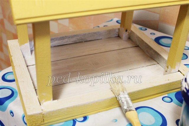 Годівниця для птахів у техніці декупаж Годівниця для птахів у техніці декупаж