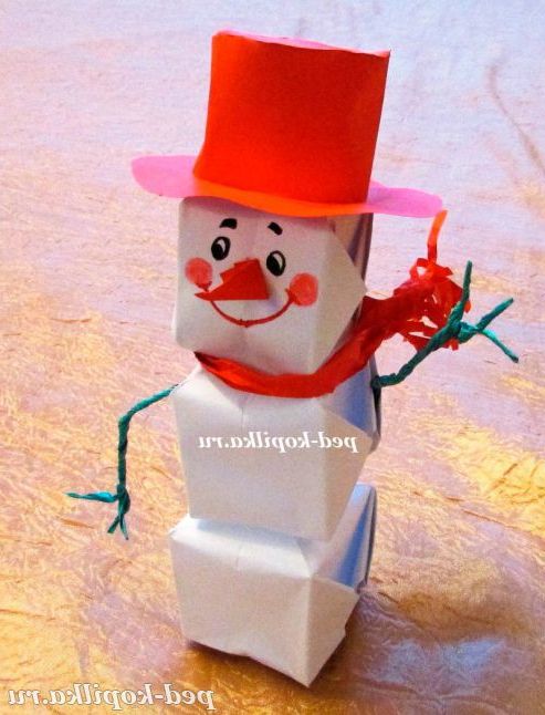 Сніговик в техніці орігамі