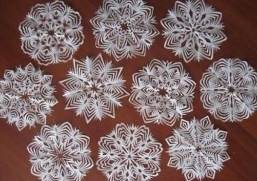 Як вирізати сніжинки з паперу