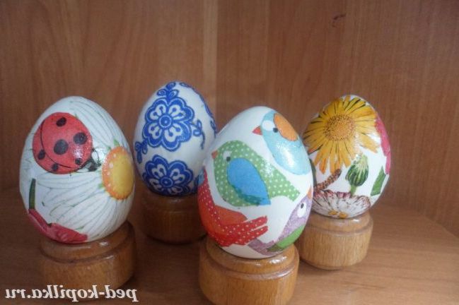 Яйця в техніці декупаж