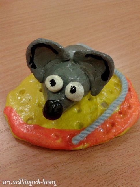 Мишка на сирі.