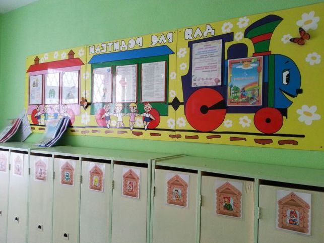 Оформлення стіни в приймальні