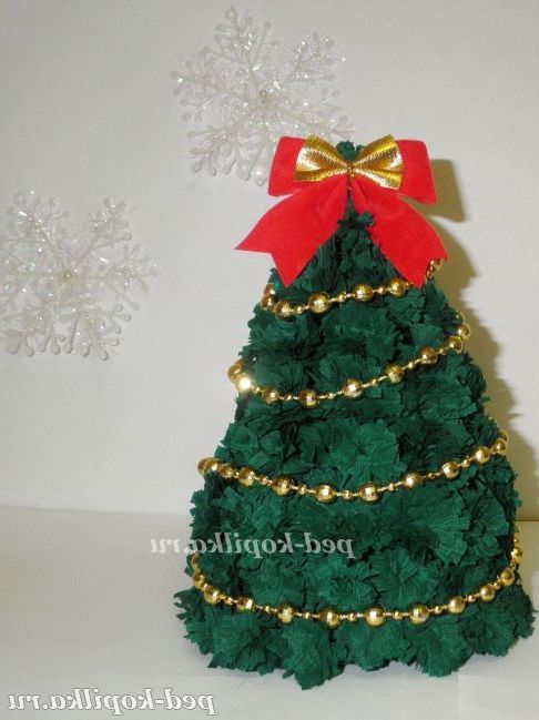 Ялинка з гофрованого паперу
