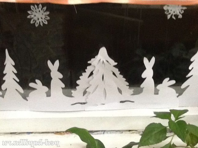 Витинанки на вікнах нашої групи.