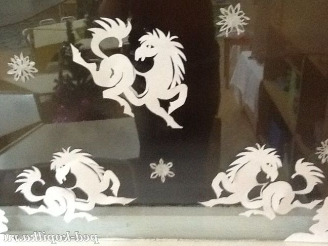 Витинанки на вікнах нашої групи.