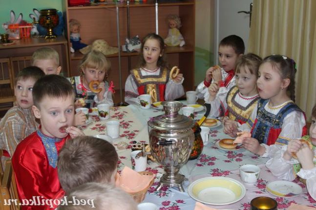 Чаювання в російській світлиці