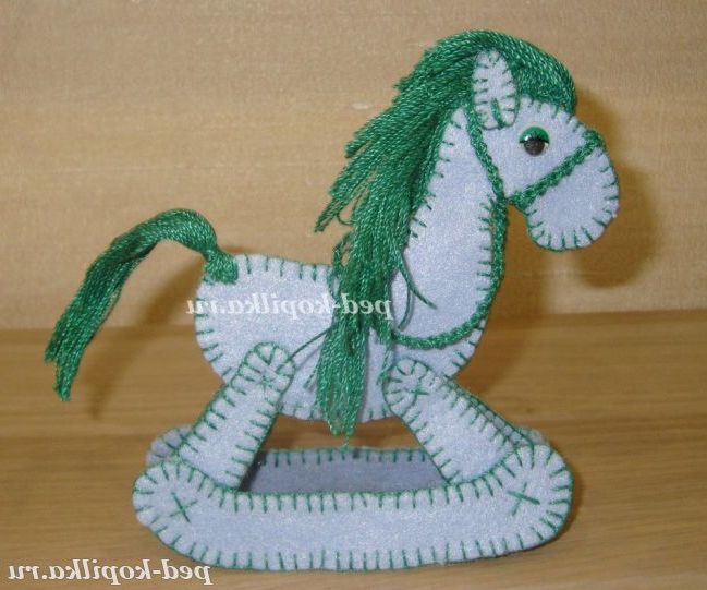 Конячка з фетру своїми руками