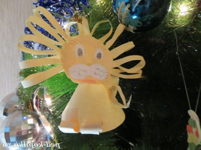 лев з кольорового паперу