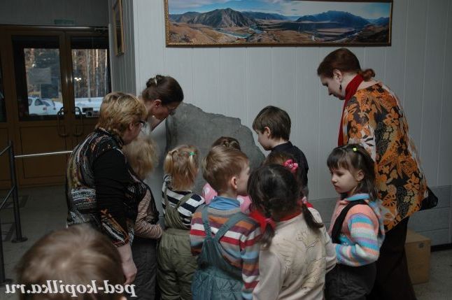 Наскельні малюнки - вивчаємо