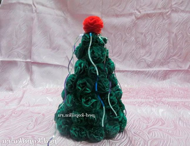 Новорічна ялинка з паперових серветок