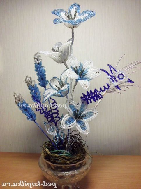 Квіткова композиція з бісеру