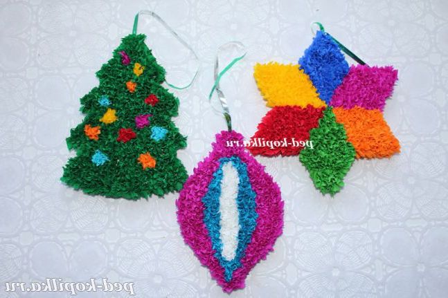 Ялинкові іграшки у техніці торцювання