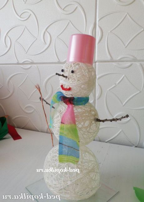 Сніговик з куль з ниток своїми руками