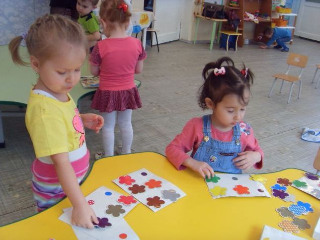 Ігри з дітьми в дитячому саду