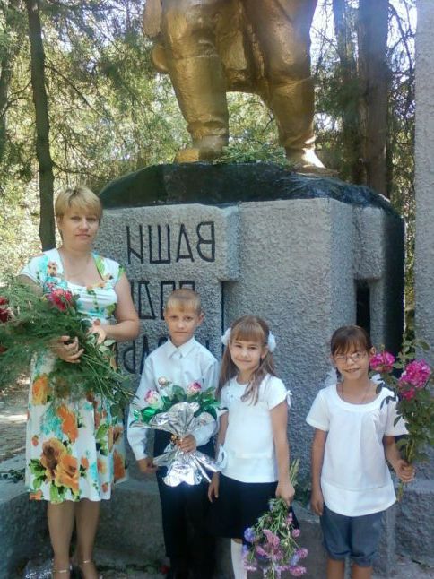 3 вересня. Біля пам'ятника загиблим воїнам