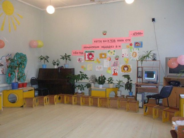 Оформлення Дошкільної групи до Дня матері