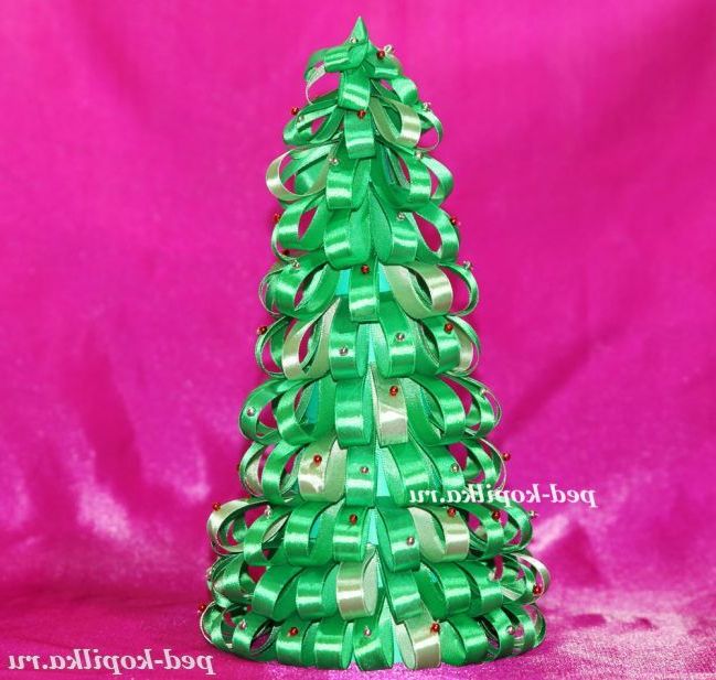 Новорічна ялинка своїми руками