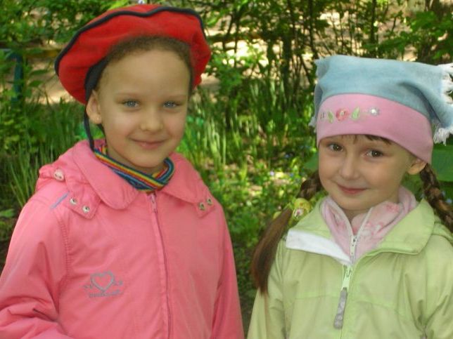 Подружки - веселушки.