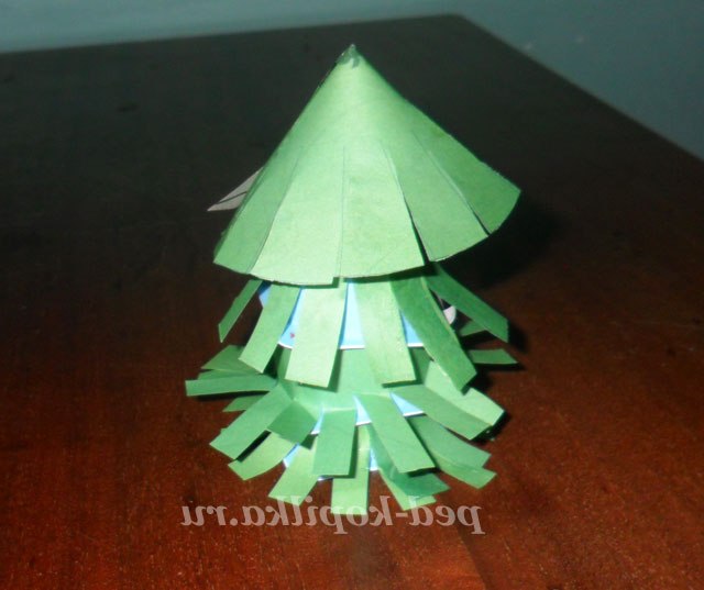 Ялинка з непридатного матеріалу