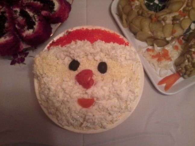 Новорічний салат. Дід Мороз