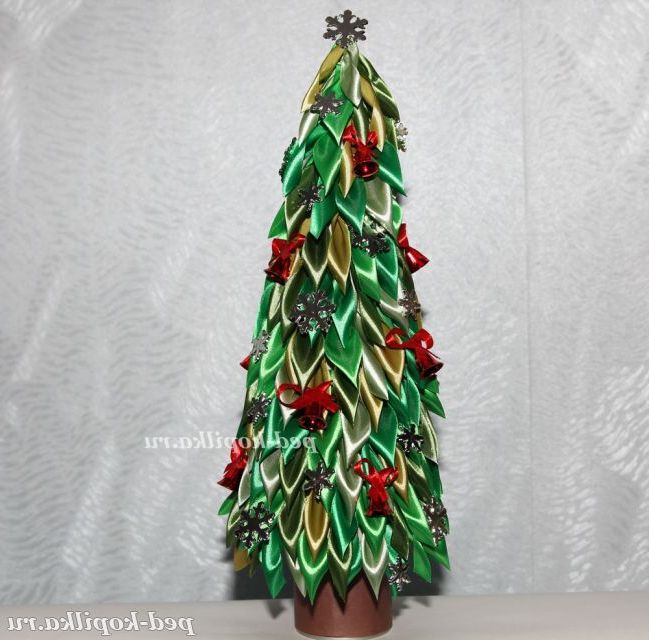 Новорічна ялинка в техніці канзаші