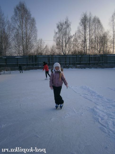 Дівчинка на ковзанах