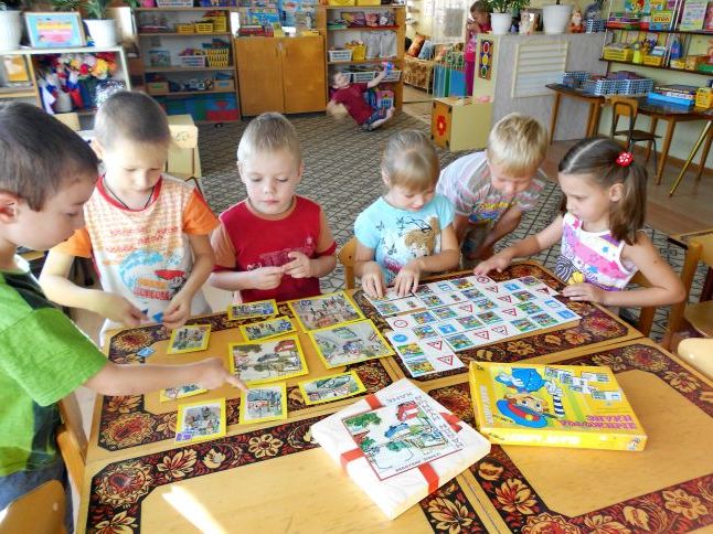 Вивчаємо правила дорожнього руху