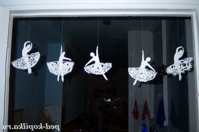 Тематичні підвіски в дверних отворах