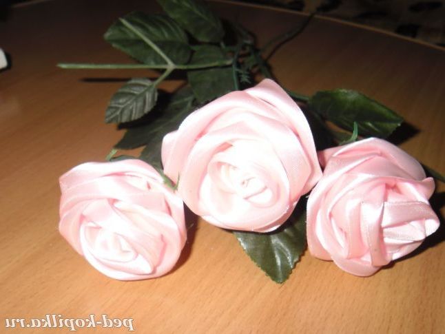 троянди з атласної стрічки своїми руками