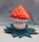 Майстер-клас. Об'ємна игольниц з тканини «Грибок-мухомор»